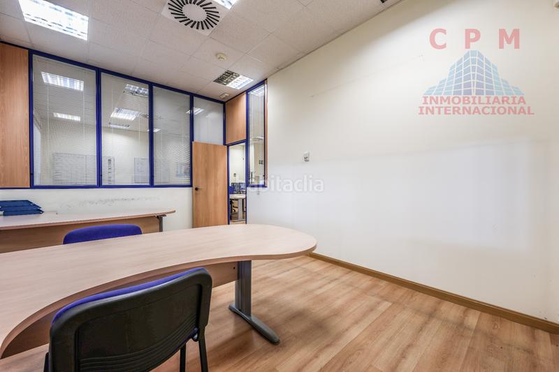 Foto d84b0afa-de6c-4652-b879-704c839da3d3. Oficina espectacular y luminosa oficina amueblada, a pie de calle, de 483 m2, próximo al metro Las Tablas en Madrid