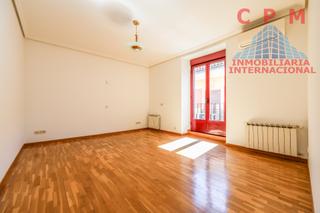 Alquiler Piso en Sol. Estupendo piso sin amueblar y reformado, 75 m2 y 1 habitación, s