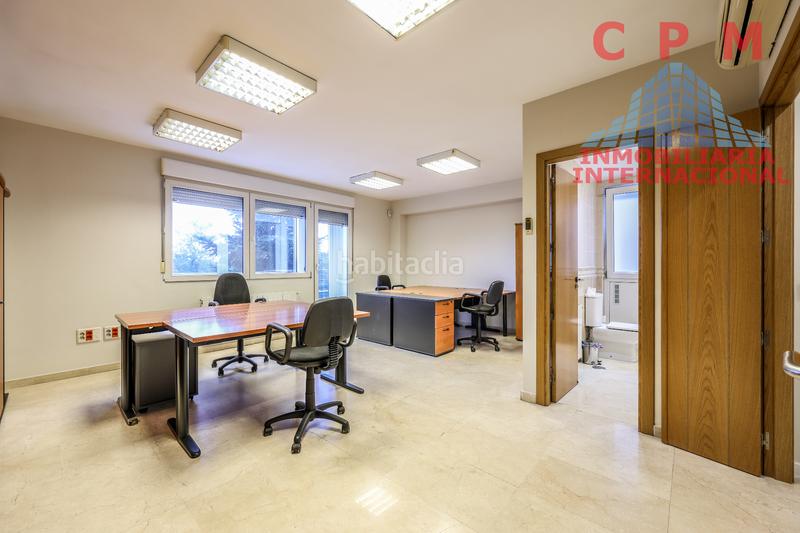 Foto e7b5c94b-844f-4721-9a5e-2e54e0f173fa. Location bureau avec chauffage parking dans Peñagrande Madrid
