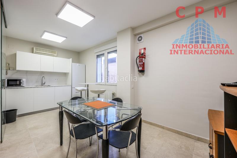Foto f39c7612-0b0f-445e-8b0f-3a5806fb1a3f. Location bureau avec chauffage parking dans Peñagrande Madrid