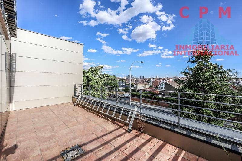 Foto 1f596e3d-c3f0-495b-adb0-efda70211ce9. Rent chalet with heating parking in Peñagrande Madrid