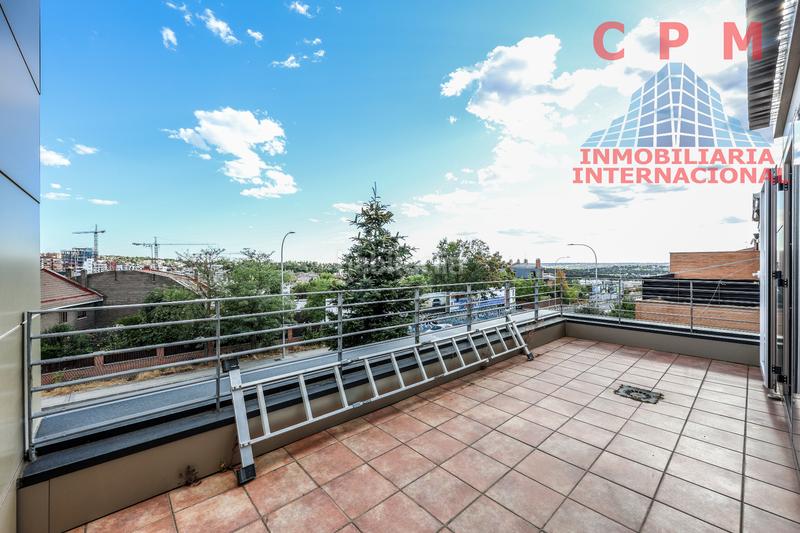 Foto e19ef925-9c03-41c3-b863-ef081b5618b8. Rent chalet with heating parking in Peñagrande Madrid