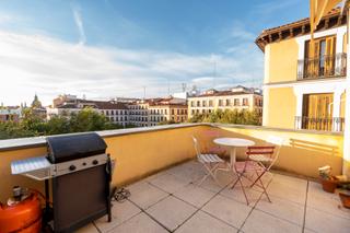 Lloguer Àtic a Universidad-Malasaña. Estupendo y luminoso ático amueblado, de 60 m2, un dormitorio y