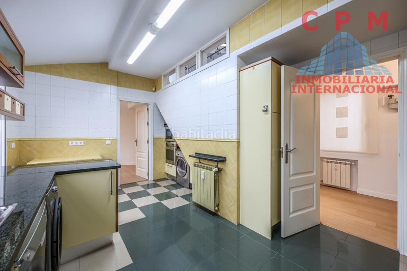 Foto 02fc1430-c91e-499c-8c73-6cc4219389cb. Rent penthouse with heating parking in Goya Madrid