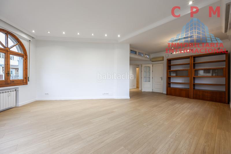 Foto d43e0f0e-2b11-488a-af11-e874d99009d8. Rent penthouse with heating parking in Goya Madrid