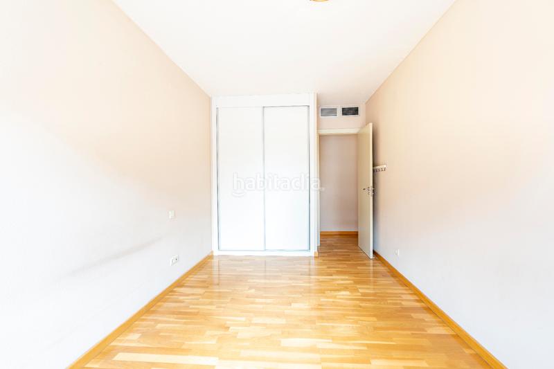 Foto fa75b3f5-6dd0-4c57-87f7-1cda94a62bc0. Alquiler piso magnífico y luminoso piso reformado y amueblado(o sin amueblar), de 120 m2 y 2 habitaciones; situado en urbanización cerrada en Madrid