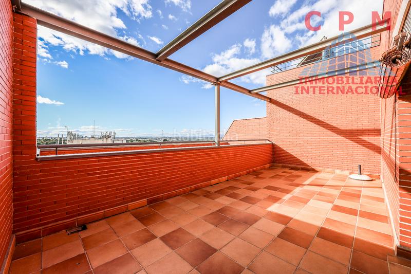 Foto c8059e8c-ed4b-4c48-883d-52d575f90696. Location attique avec chauffage parking piscine dans Madrid