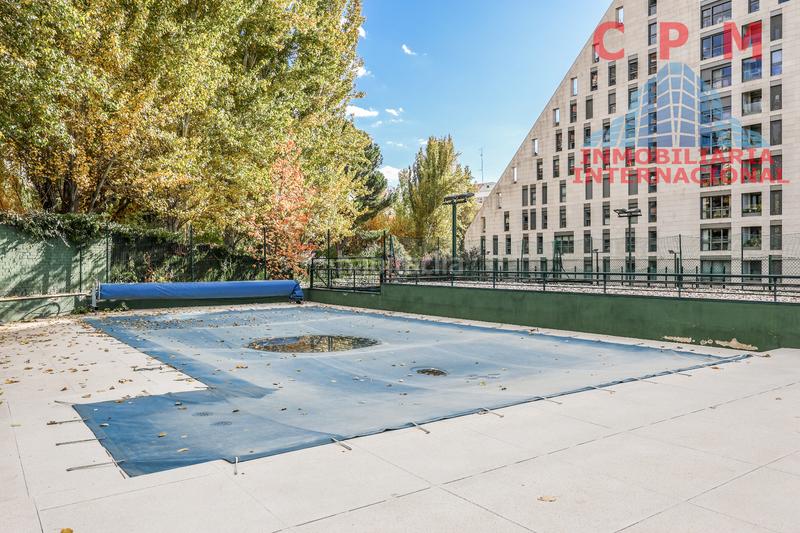 Foto 292bcafe-f5b5-499e-84ba-3280b0db5389. Rent penthouse with heating parking pool in Valdezarza Madrid