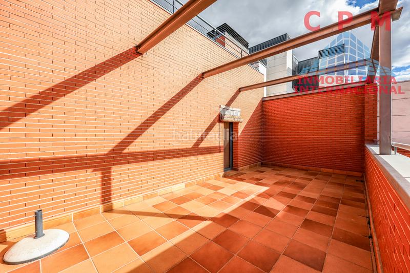 Foto 5f78df21-e03e-4181-9dcf-e2cd6939708e. Rent penthouse with heating parking pool in Valdezarza Madrid