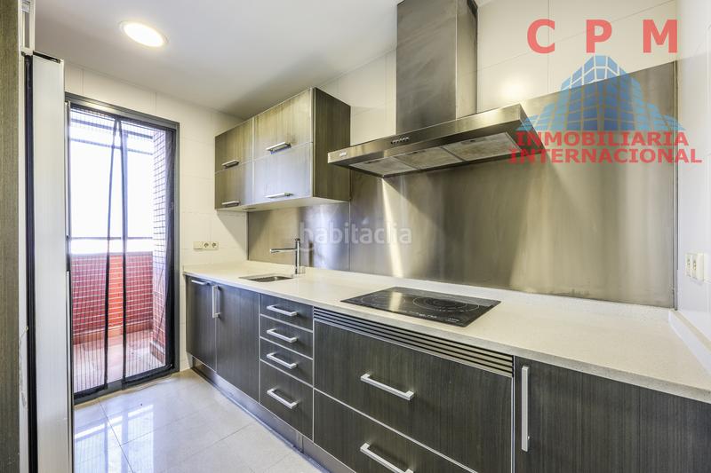 Foto 6f5c4c1c-65ca-41e2-9255-42f1d25beb89. Rent penthouse with heating parking pool in Valdezarza Madrid