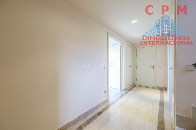 Foto 7098bd9b-ab52-43c5-8d1e-2840d8df4f31. Rent penthouse with heating parking pool in Valdezarza Madrid