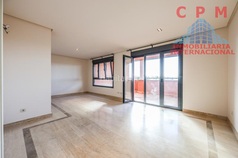 Foto 72838777-607a-46e4-8bee-04b662e1914c. Rent penthouse with heating parking pool in Valdezarza Madrid