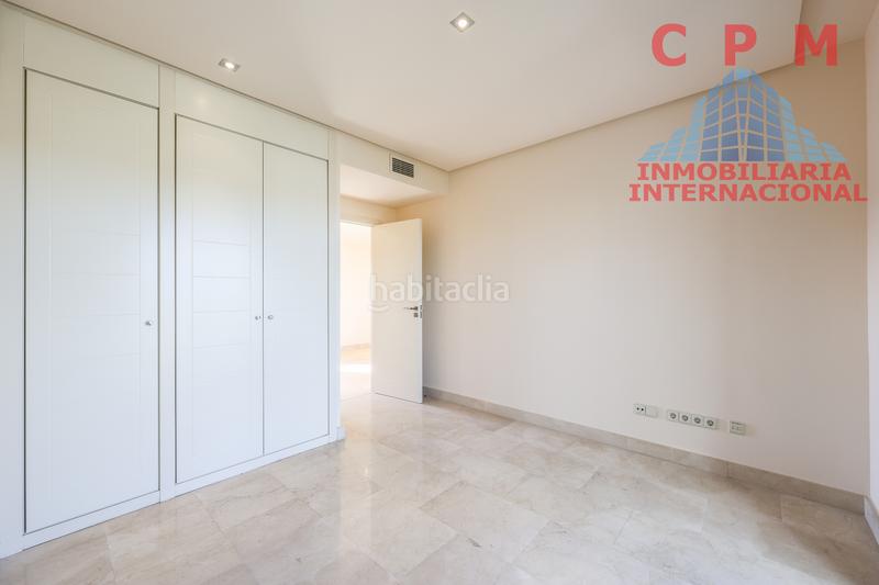 Foto 80ffedf3-819d-4798-b149-eb9a5fe0a548. Rent penthouse with heating parking pool in Valdezarza Madrid