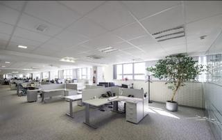 Location Édifice à Ensanche de Vallecas-La Gavia. Estupendo edificio de oficinas de 5 plantas, de 8.362 m2, proxim