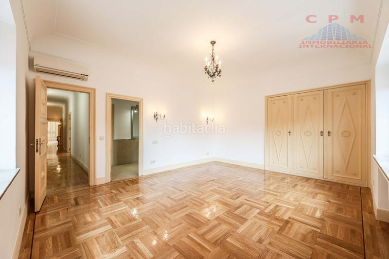 Foto 5ee9d6b7-c7dd-4f33-b971-eb58653137a5. Lloguer pis amb xemeneia calefacció aparcament a Madrid