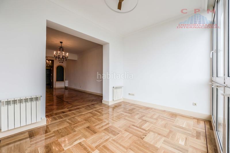 Foto 12dcd3c4-ca30-4342-b0ef-a21a8d26dcf2. Location appartement avec cheminée chauffage parking dans Madrid