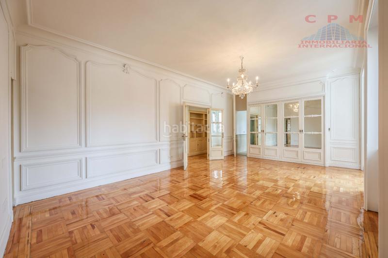 Foto 3e210e56-0165-485a-ac9a-c7d1f9844b4f. Rent flat with fireplace heating parking in El Viso Madrid