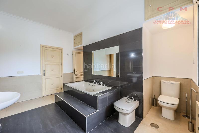 Foto ab6a3ee6-5e00-4695-a60b-858a12728e41. Rent flat with fireplace heating parking in El Viso Madrid