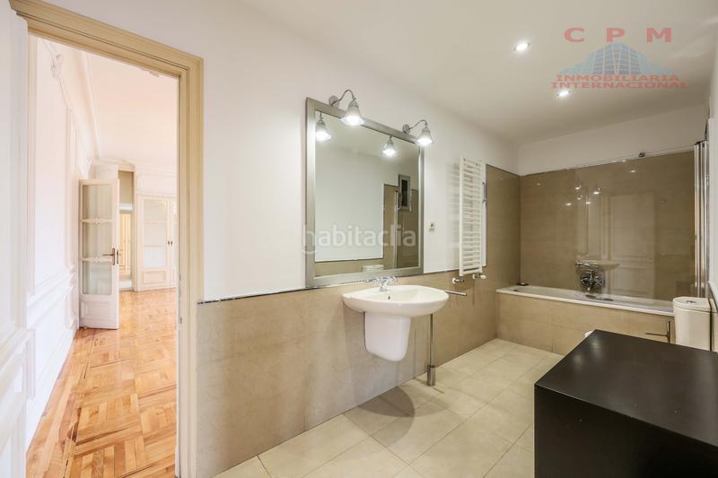 Foto ae4a097e-542c-40c9-bf37-a3e744443bfe. Rent flat with fireplace heating parking in El Viso Madrid