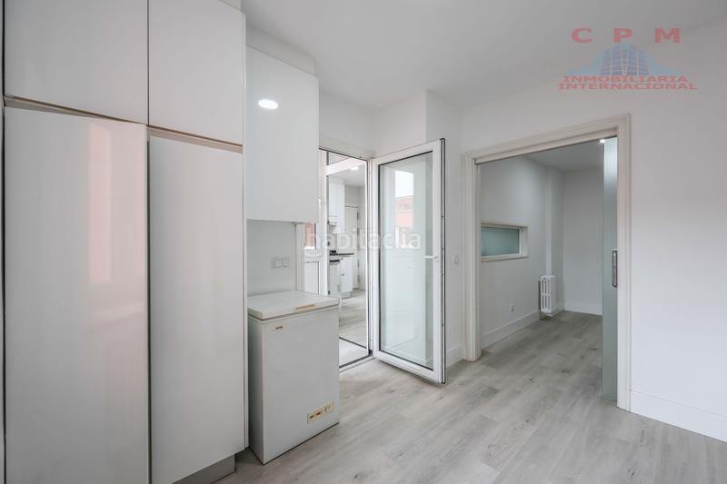 Foto e0beb1d7-4de1-4db1-a93c-03fcc4fc509b. Rent flat with fireplace heating parking in El Viso Madrid