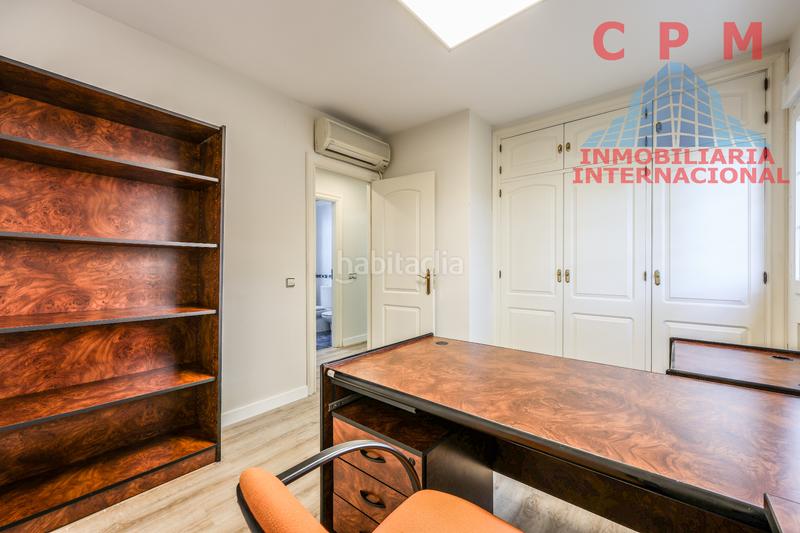 Foto e407607a-4f83-4e1c-ad1b-659f5dfa44bf. Rent towny house with heating parking in Peñagrande Madrid