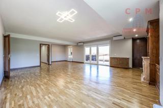 Alquiler Piso en Apóstol Santiago. Luminoso piso reformado de 292 m2, 5 habitaciones y terraza, pró