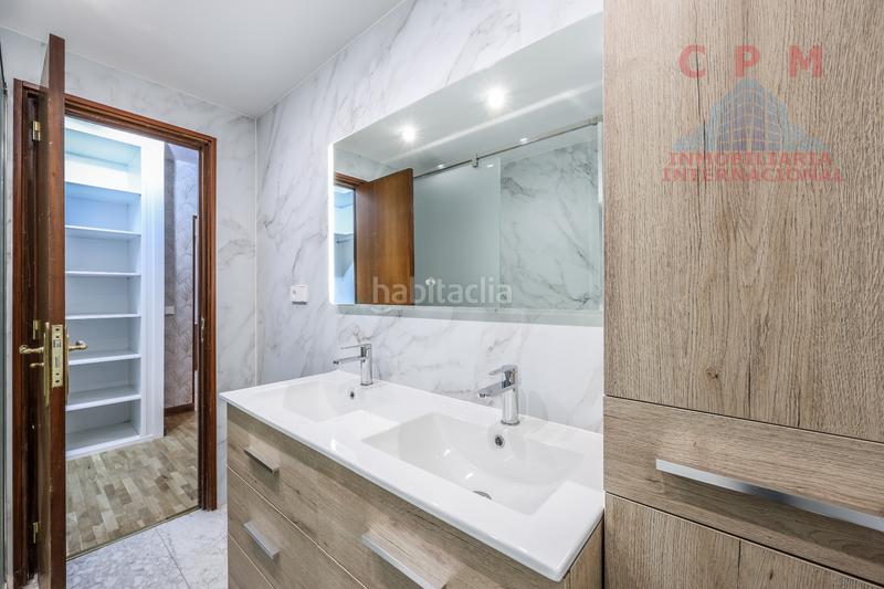 Foto 0c3e79c9-bd58-41eb-9618-4adf29bbb108. Lloguer pis amb calefacció aparcament a Apóstol Santiago Madrid