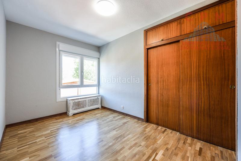 Foto 0ce73beb-09f4-41dc-956d-d7edc1121eb3. Lloguer pis amb calefacció aparcament a Apóstol Santiago Madrid