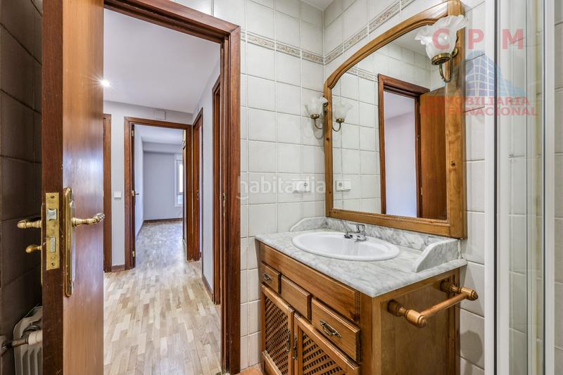 Foto 205ea622-86f8-4c81-b553-dfd49bd1cf8f. Lloguer pis amb calefacció aparcament a Apóstol Santiago Madrid