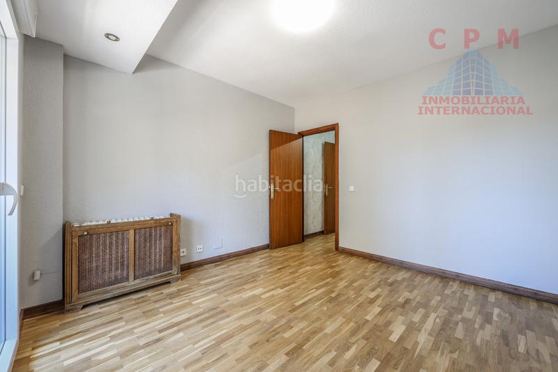 Foto 6bf53963-776f-400b-9413-521d21533814. Lloguer pis amb calefacció aparcament a Apóstol Santiago Madrid