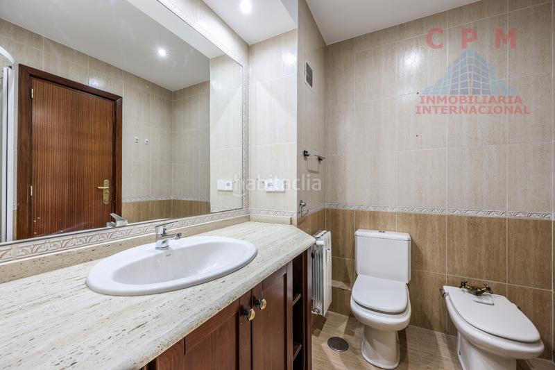 Foto 9123f542-1a0b-4c97-89e4-1c250b016fc4. Lloguer pis amb calefacció aparcament a Apóstol Santiago Madrid