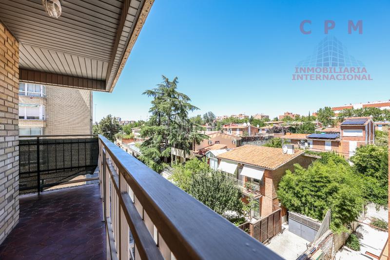 Foto 918a276a-80a9-4d4c-a6ab-2e12794ad613. Lloguer pis amb calefacció aparcament a Apóstol Santiago Madrid