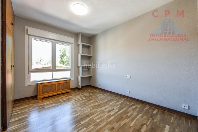 Foto a793e037-e7a3-431f-99e7-04d47bf49f33. Lloguer pis amb calefacció aparcament a Apóstol Santiago Madrid