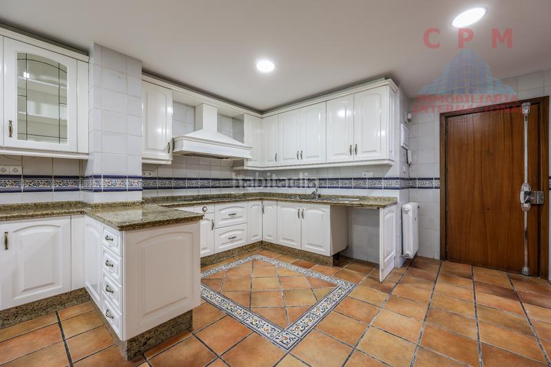 Foto f253f423-8314-44ce-a17f-6b459f3946b0. Lloguer pis amb calefacció aparcament a Apóstol Santiago Madrid