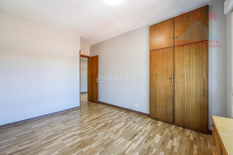 Foto f2e4f48b-7a16-4e50-be26-53a6b06a0c82. Lloguer pis amb calefacció aparcament a Apóstol Santiago Madrid