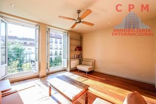 Location Appartement à Trafalgar. Estupendo y luminoso piso amueblado, de 85 m2, 1 habitación, 1 d