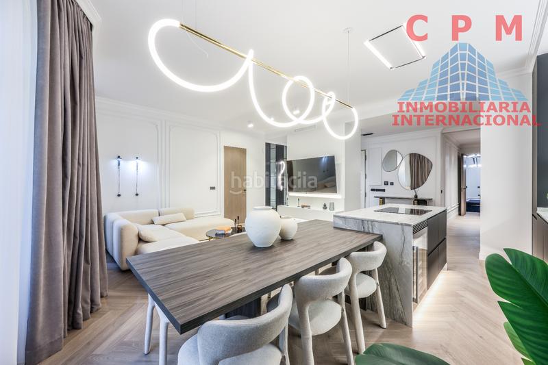 Foto 08c681a0-7ca2-49b8-89ae-c2a2d8faf75b. Piso magnífico y luminoso piso de lujo, amueblado y totalmente reformado, de 155 m2, 2 habitaciones y un balcón; próximo al metro lista en Madrid