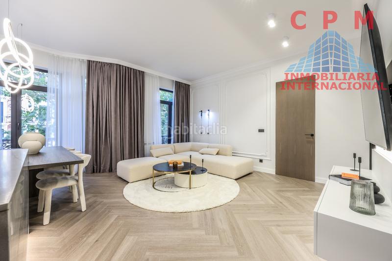 Foto 0cecfabe-dbbc-46f5-998a-850a6eba4d94. Piso magnífico y luminoso piso de lujo, amueblado y totalmente reformado, de 155 m2, 2 habitaciones y un balcón; próximo al metro lista en Madrid