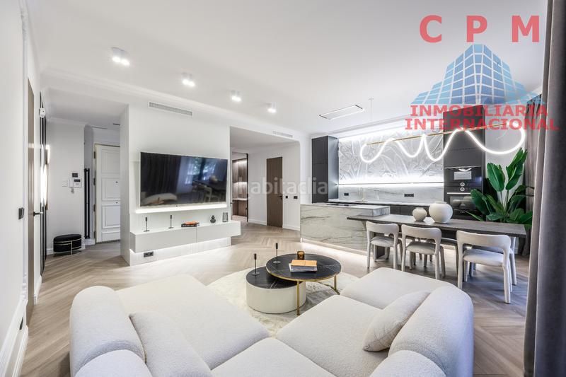 Foto 1522f345-d2a2-487b-9e7d-1ac3cc555f60. Piso magnífico y luminoso piso de lujo, amueblado y totalmente reformado, de 155 m2, 2 habitaciones y un balcón; próximo al metro lista en Madrid