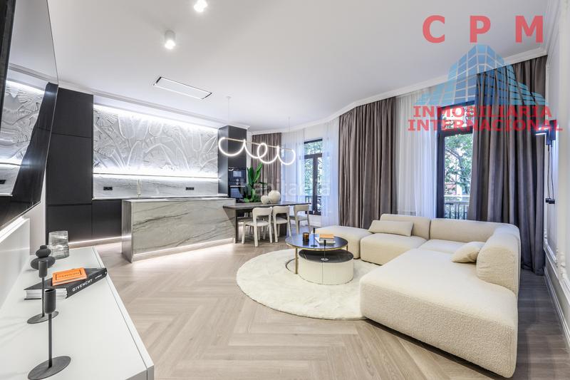 Foto 3f123ad2-e0e1-440d-b14d-e143ec7ed072. Piso magnífico y luminoso piso de lujo, amueblado y totalmente reformado, de 155 m2, 2 habitaciones y un balcón; próximo al metro lista en Madrid