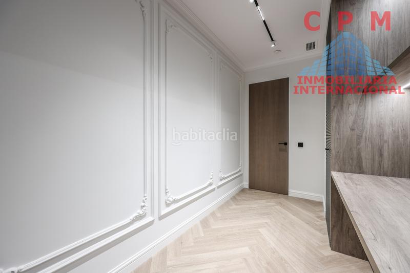 Foto 609d08a1-7673-4265-a7f4-b4f82cb67444. Piso magnífico y luminoso piso de lujo, amueblado y totalmente reformado, de 155 m2, 2 habitaciones y un balcón; próximo al metro lista en Madrid