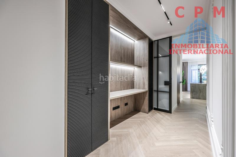 Foto 6ce3657b-93ac-4605-90cf-170dc343fbe4. Piso magnífico y luminoso piso de lujo, amueblado y totalmente reformado, de 155 m2, 2 habitaciones y un balcón; próximo al metro lista en Madrid