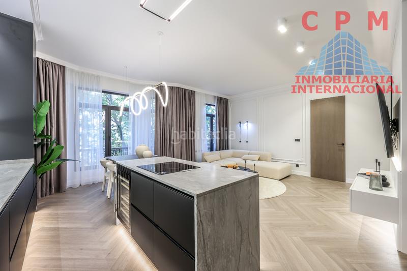 Foto a44c286d-2051-43e8-86c7-9fc46c42b876. Piso magnífico y luminoso piso de lujo, amueblado y totalmente reformado, de 155 m2, 2 habitaciones y un balcón; próximo al metro lista en Madrid
