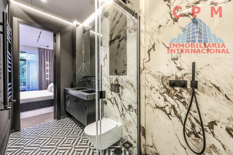 Foto d2110603-800e-4669-931e-e85dc92fad73. Piso magnífico y luminoso piso de lujo, amueblado y totalmente reformado, de 155 m2, 2 habitaciones y un balcón; próximo al metro lista en Madrid