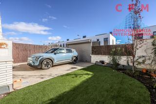 Lloguer Casa aparellada a Centro. Espectacular chalet pareado, amueblado y a estrenar, de 220 m2,