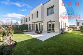 Location Maison jumelée à Centro. Espectacular chalet pareado, amueblado y a estrenar, de 220 m2,