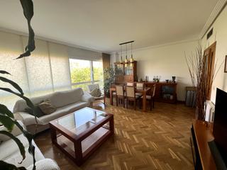 Location Appartement à Horcajo. Magnífico y luminoso piso sin amueblar, de 156 m2 y 4 dormitorio