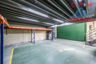 Rent Industrial building in Estación. Magnífica y luminosa nave de 2 plantas, con una superficie de 70