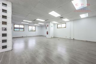 Lloguer Oficina a Calle gobelas 13. Magnífica y luminosa oficina de 400 m2, diáfana, con varios pues