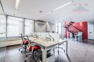 Miete Büro in Sanchinarro. Magnífica oficina de 155 m2, varios despachos y sala de juntas,